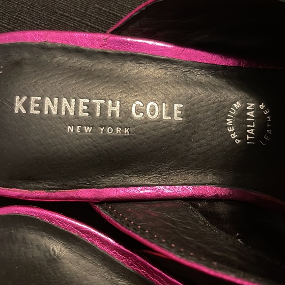 Kenneth Cole mules . Fuchsia shiny in color. - Picture 4 of 4